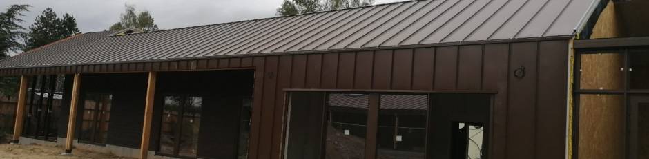 bardage bois et couverture à joint debout acier 