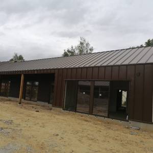 bardage bois et couverture à joint debout acier 